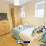 Modern Oxford 2 Bedroom Apartments, Near Headington Hospital, Families & Contractor Accommodation With Parking