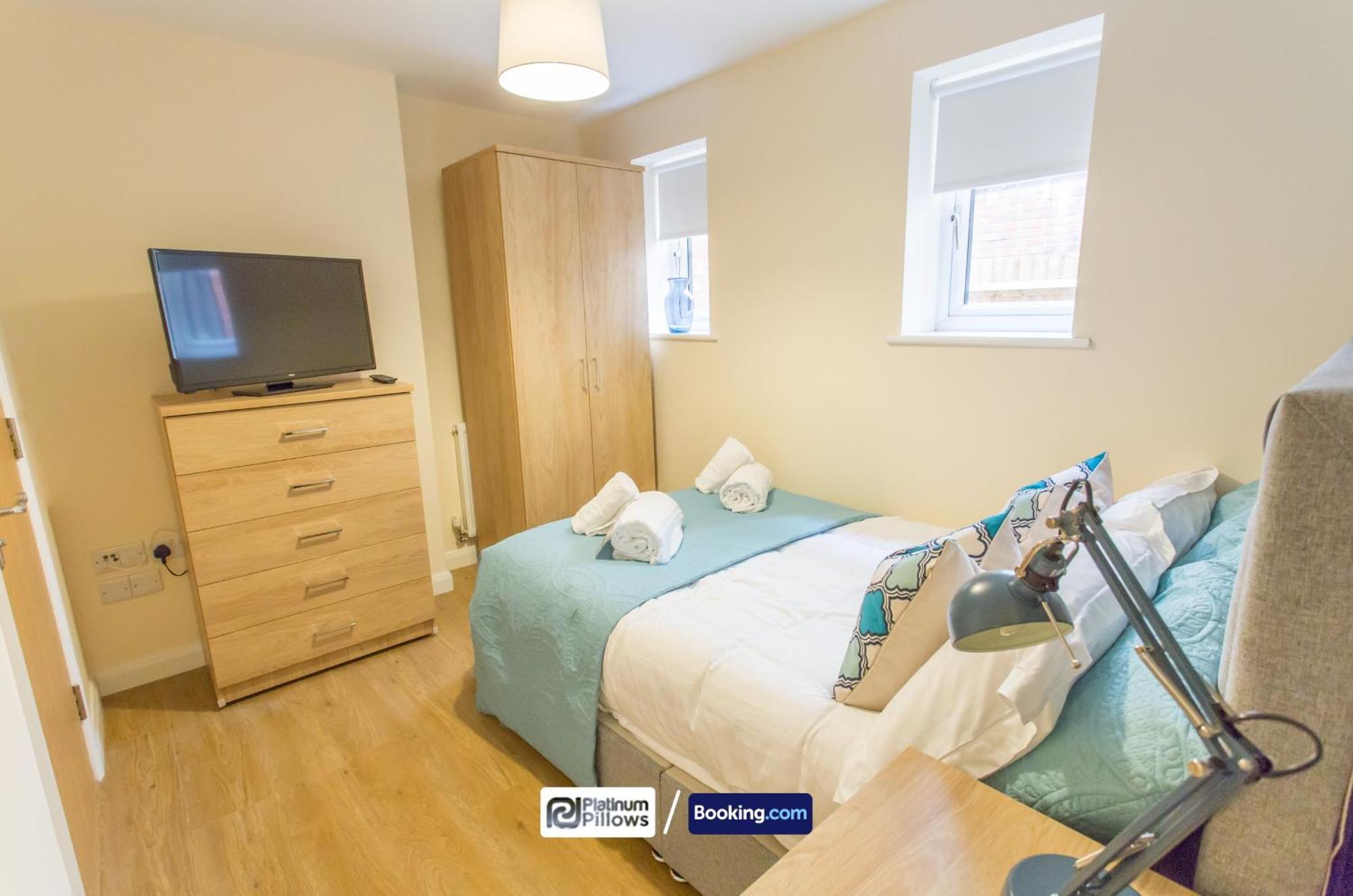 Modern 2 Bedroom Apartments, Near Headington Hospital, Families & Contractor With Parking * Oxford