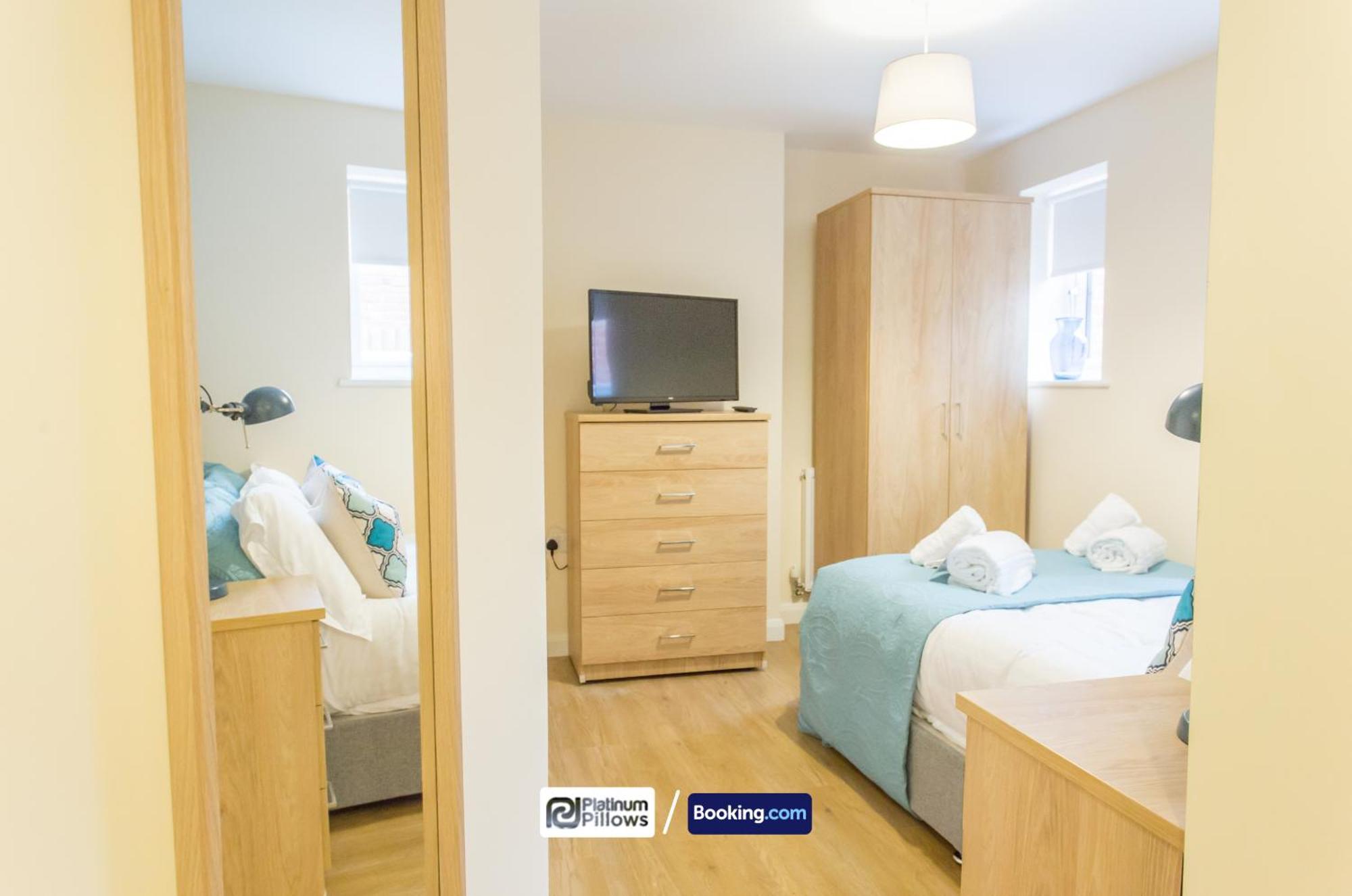 Modern 2 Bedroom Apartments, Near Headington Hospital, Families & Contractor With Parking