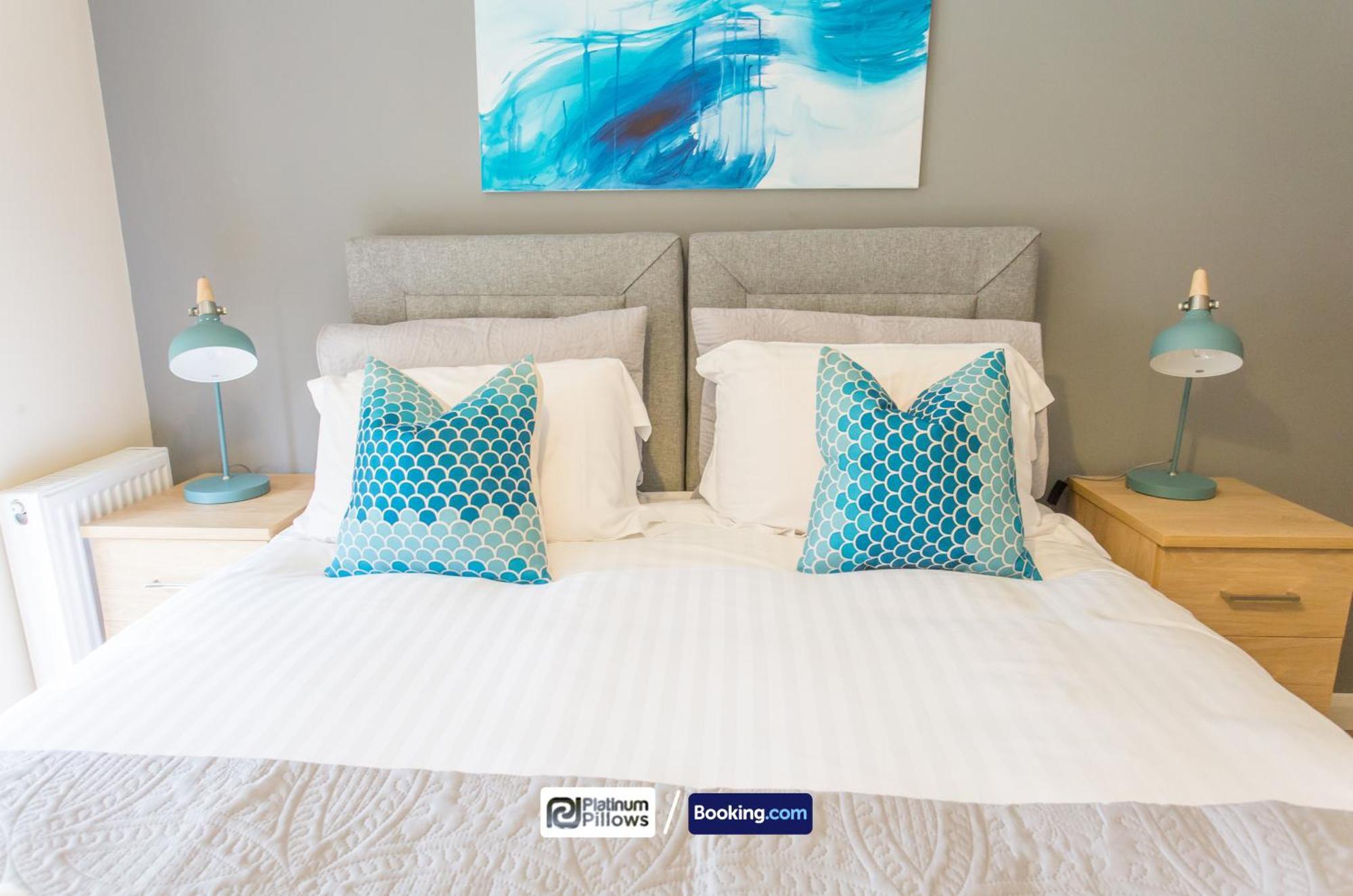 Modern 2 Bedroom Apartments, Near Headington Hospital, Families & Contractor With Parking