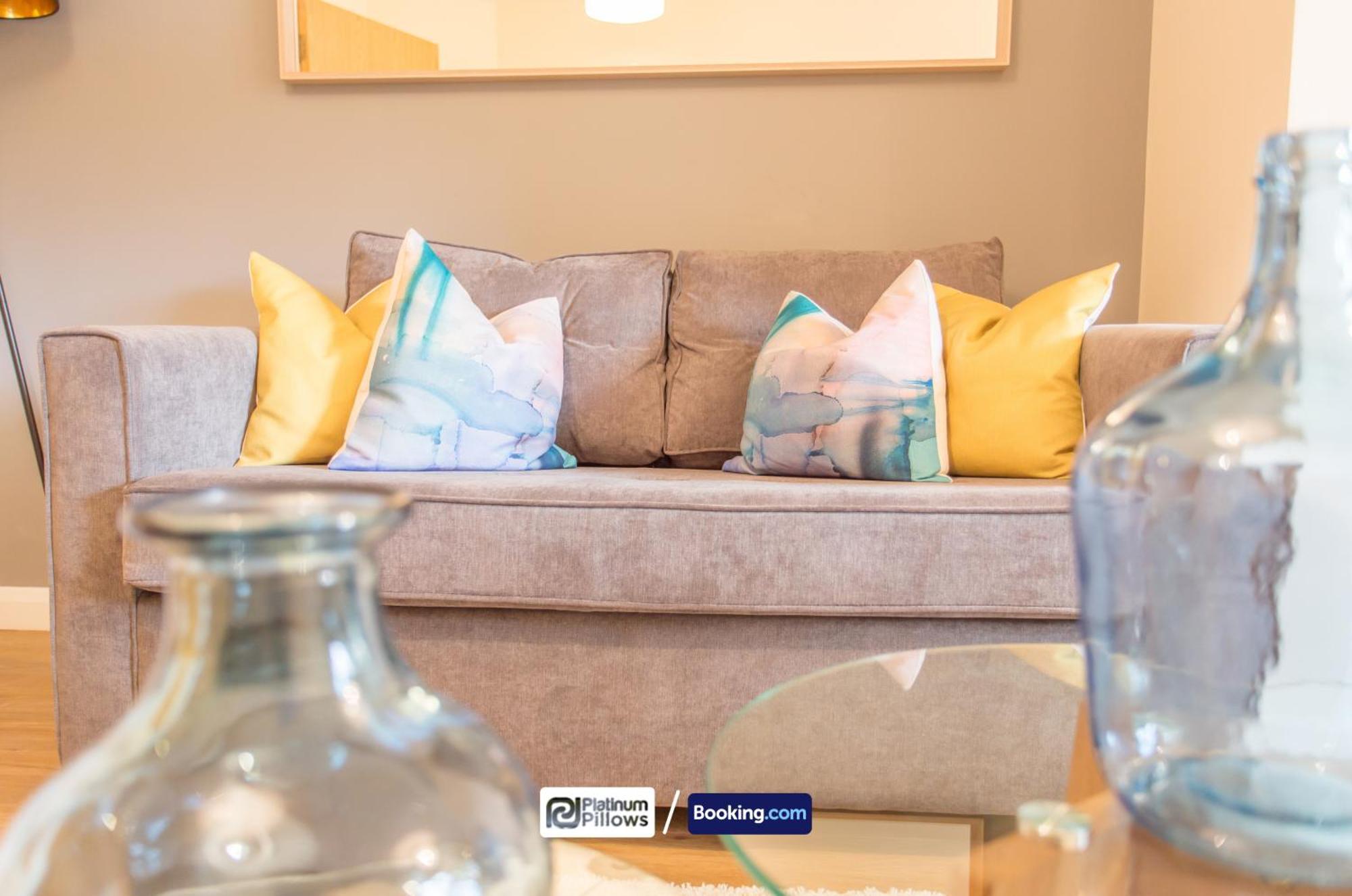 Modern 2 Bedroom Apartments, Near Headington Hospital, Families & Contractor With Parking Appartement *