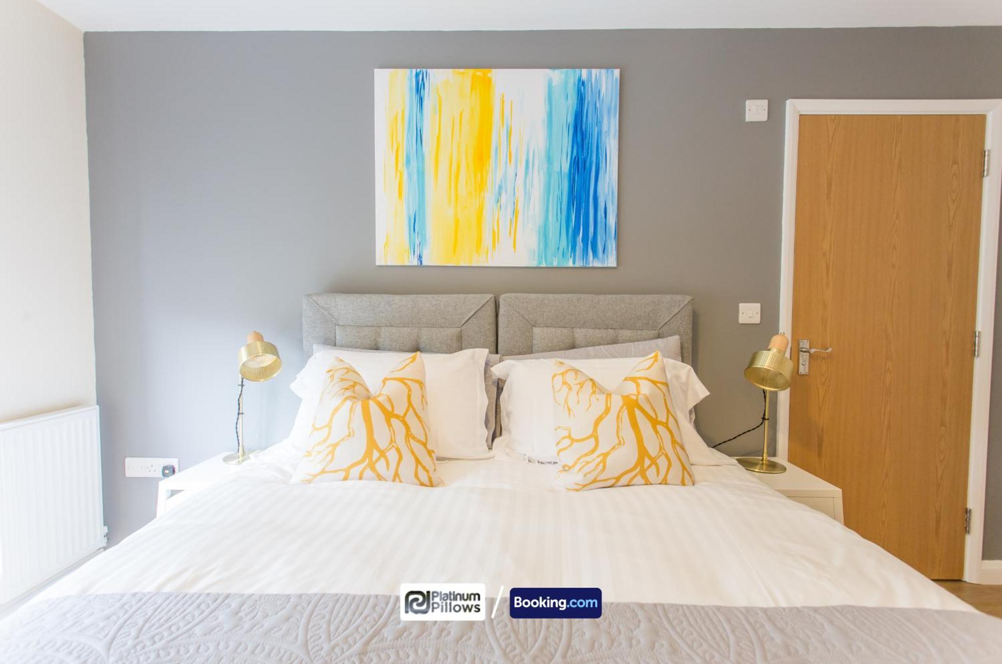 Modern 2 Bedroom Apartments, Near Headington Hospital, Families & Contractor With Parking *