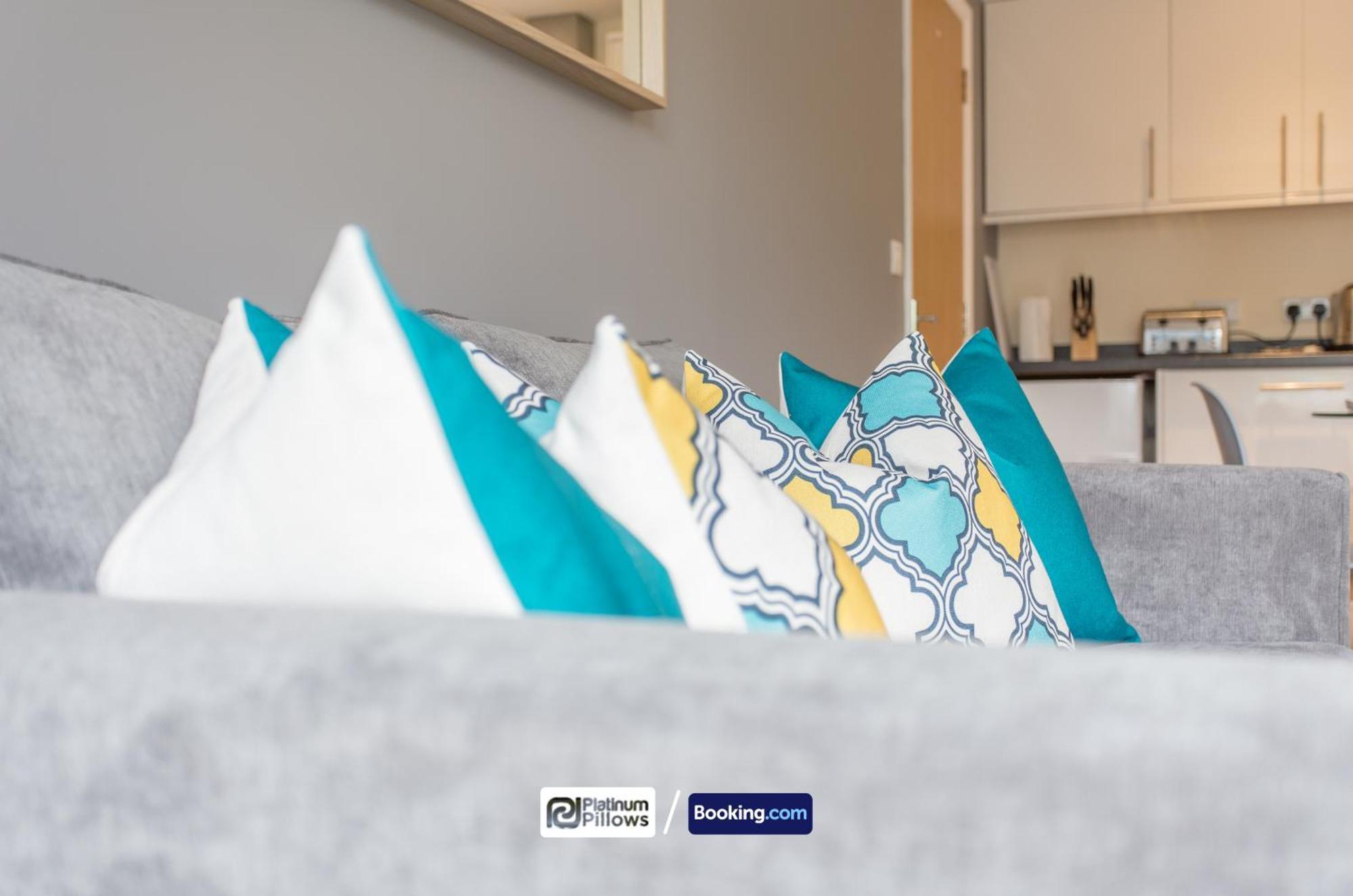 Modern 2 Bedroom Apartments, Near Headington Hospital, Families & Contractor With Parking * Oxford