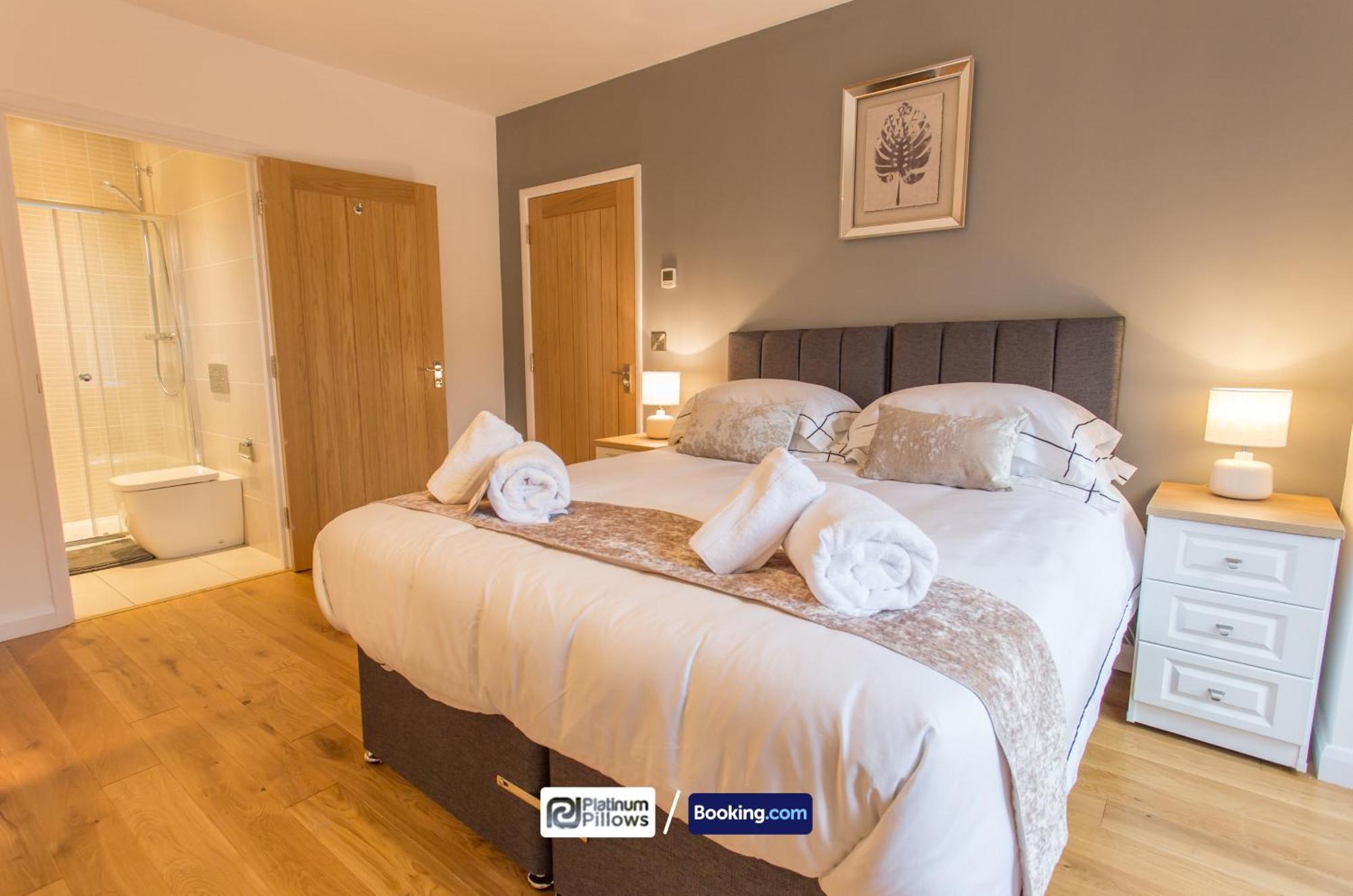 Modern 2 Bedroom Apartments, Near Headington Hospital, Families & Contractor With Parking *