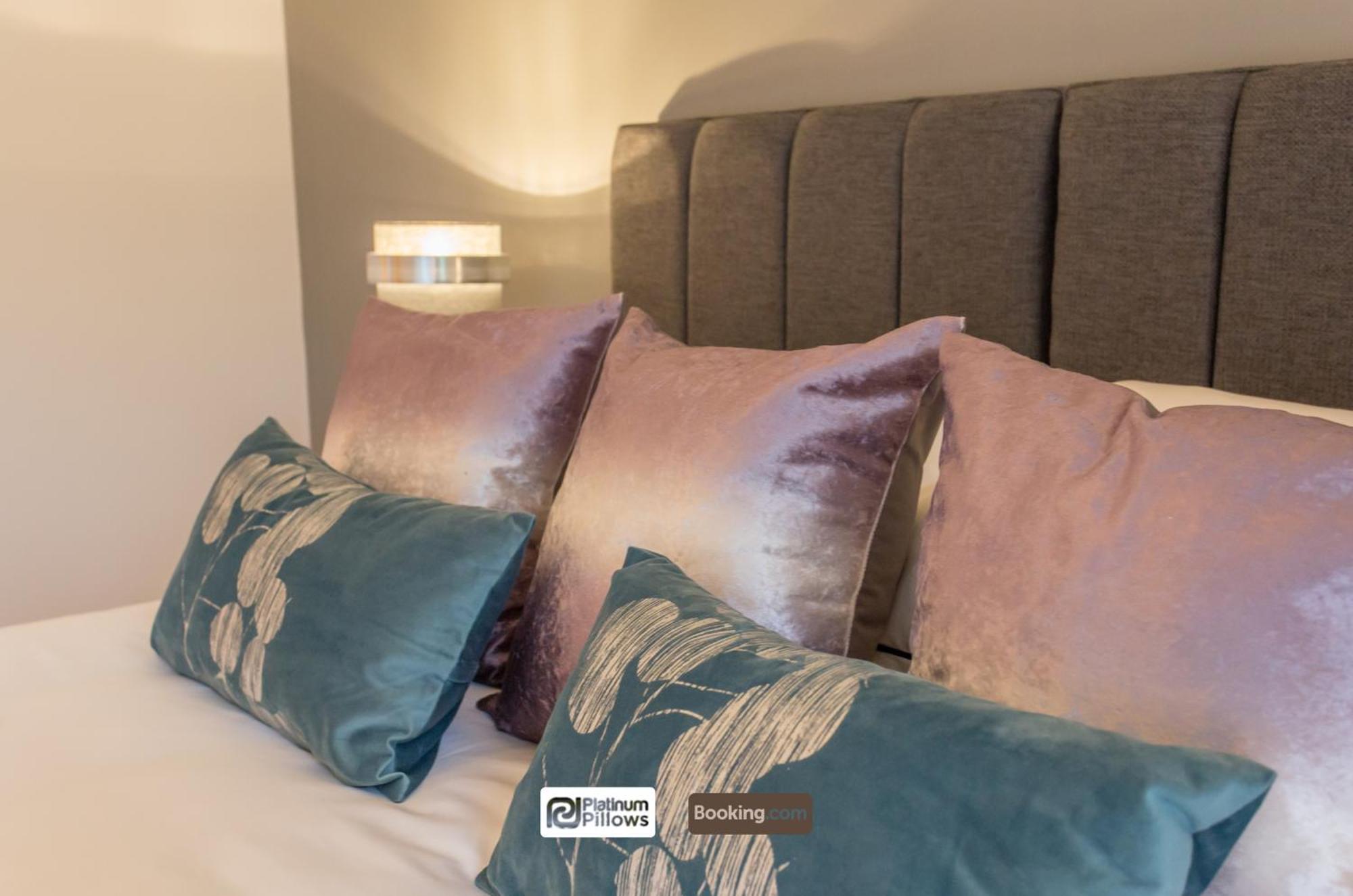 Modern 2 Bedroom Apartments, Near Headington Hospital, Families & Contractor With Parking