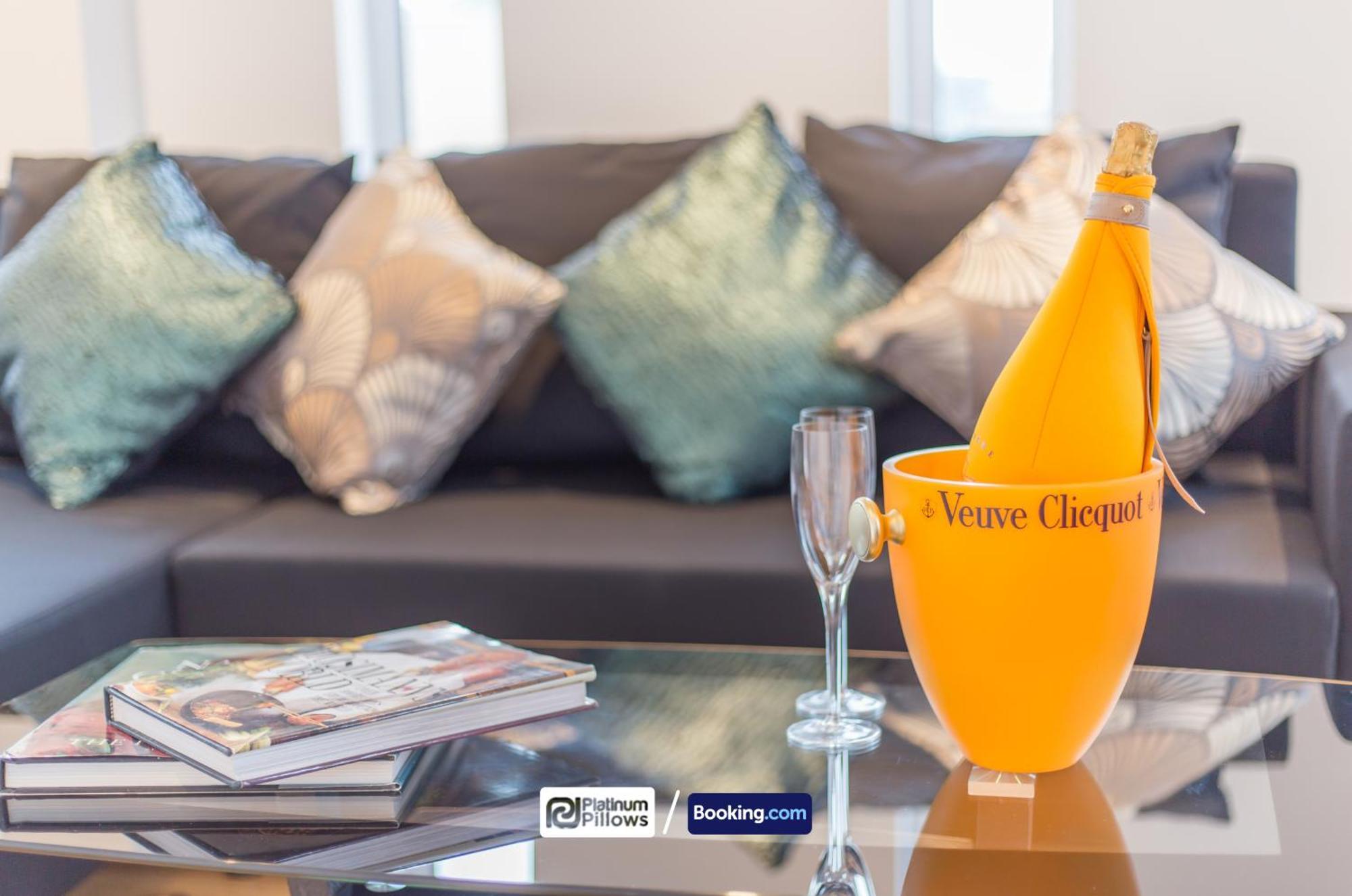 Modern 2 Bedroom Apartments, Near Headington Hospital, Families & Contractor With Parking Appartement *