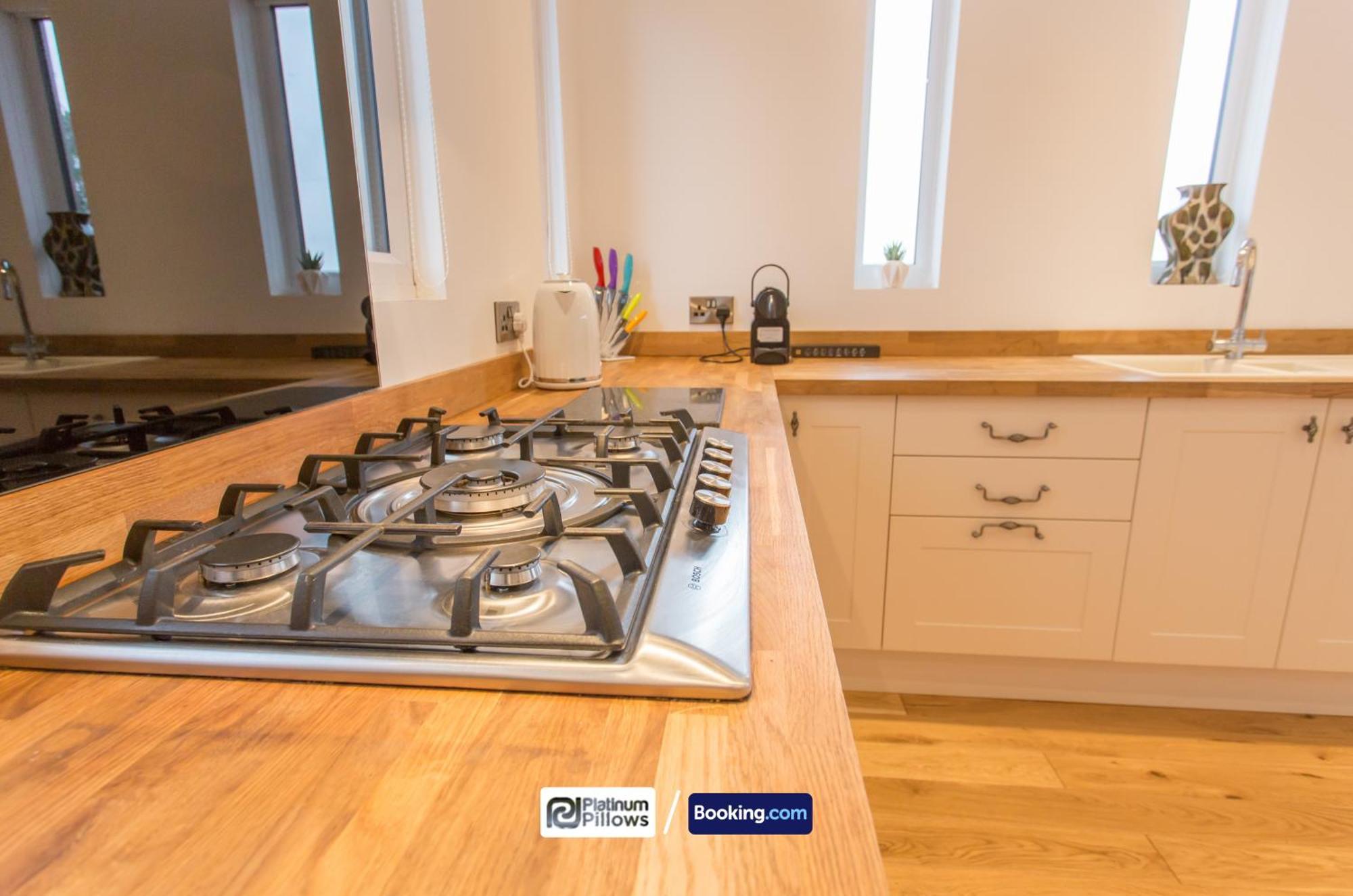 Modern 2 Bedroom Apartments, Near Headington Hospital, Families & Contractor With Parking Appartement
