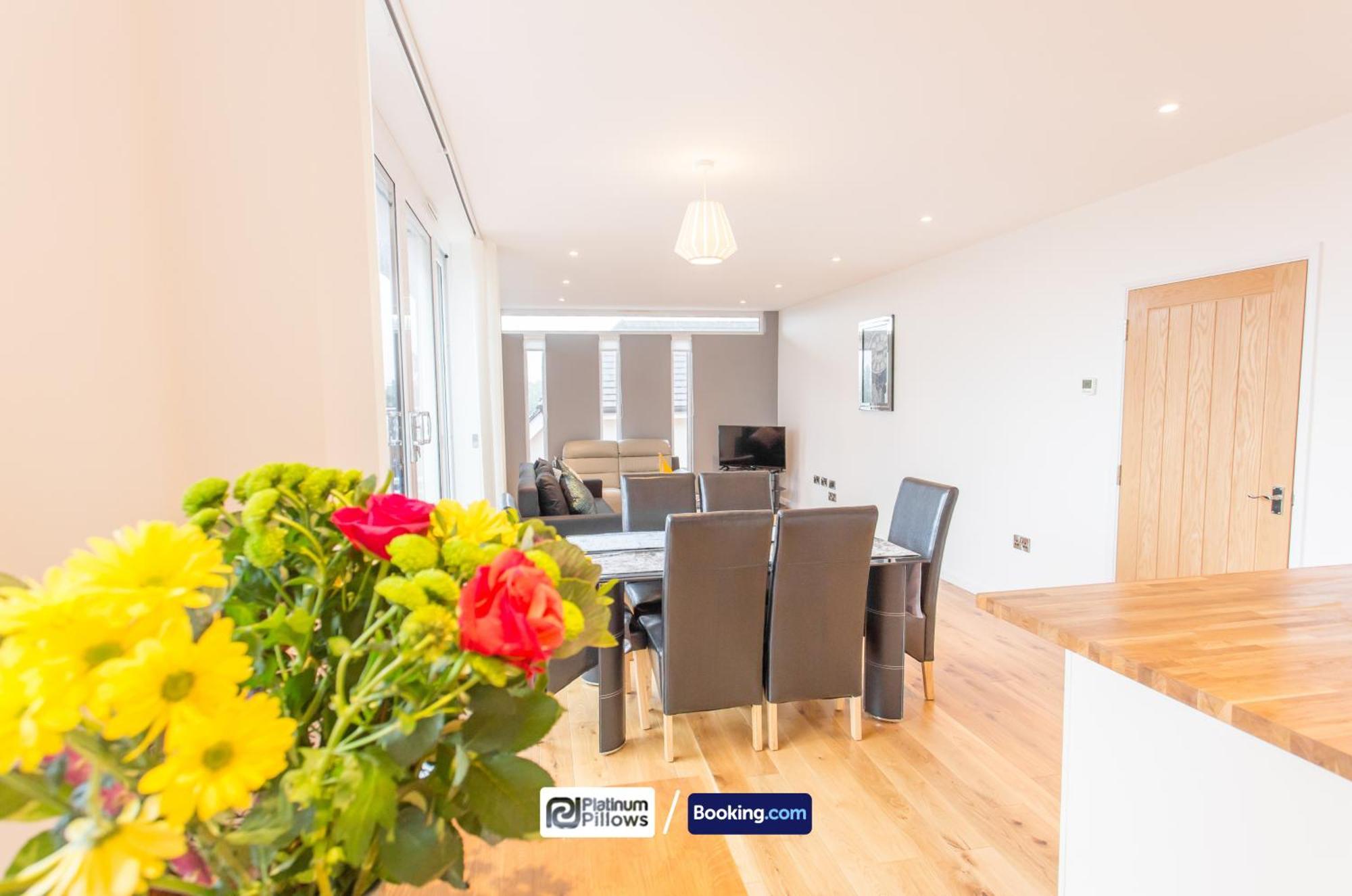 Modern 2 Bedroom Apartments, Near Headington Hospital, Families & Contractor With Parking *