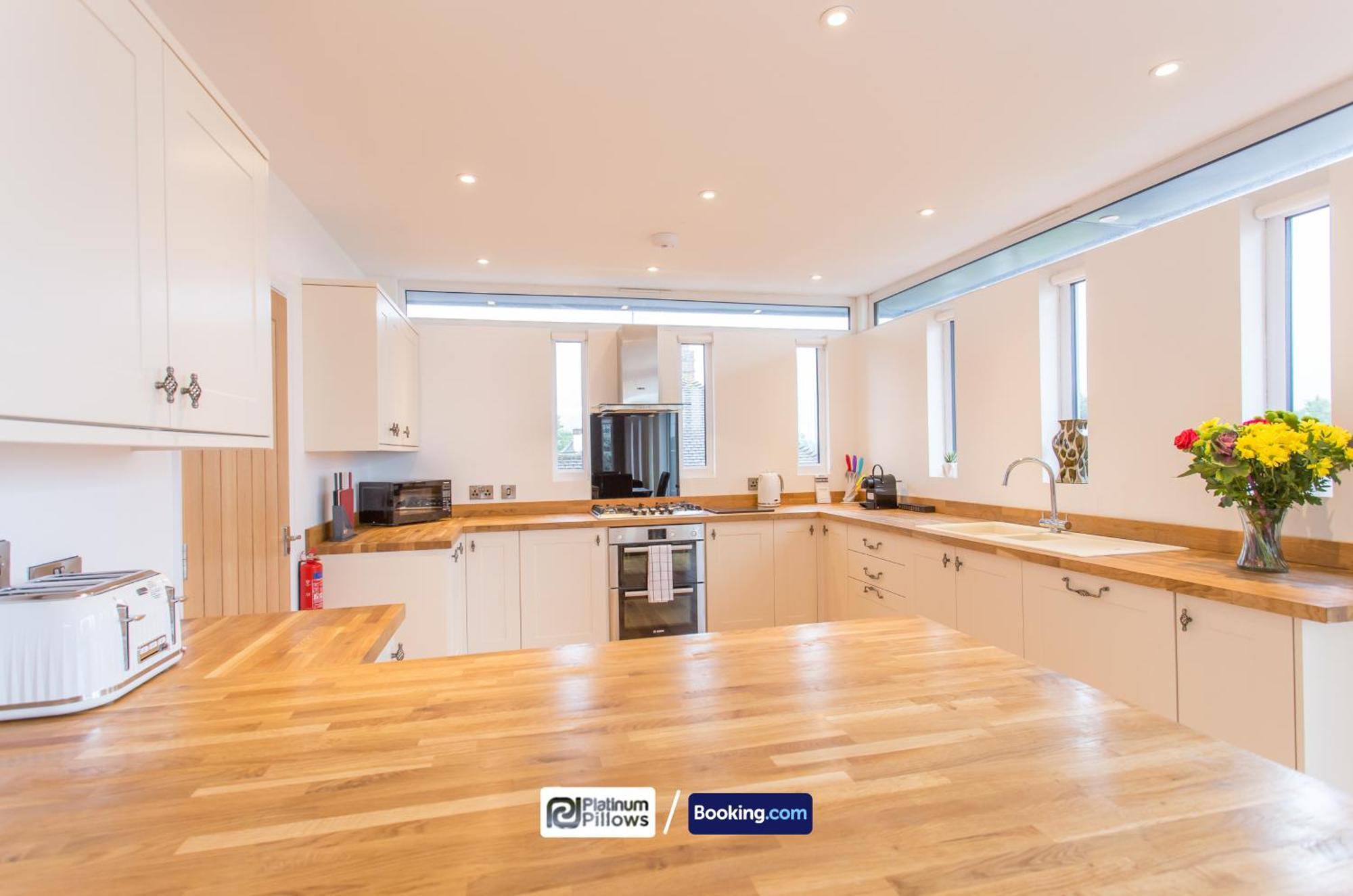 Modern 2 Bedroom Apartments, Near Headington Hospital, Families & Contractor With Parking Appartement *