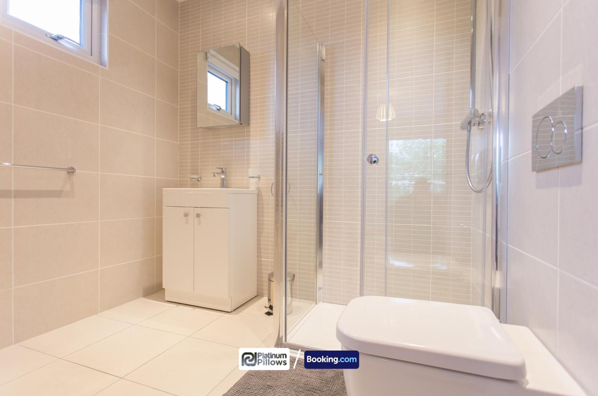 Modern 2 Bedroom Apartments, Near Headington Hospital, Families & Contractor With Parking Appartement *