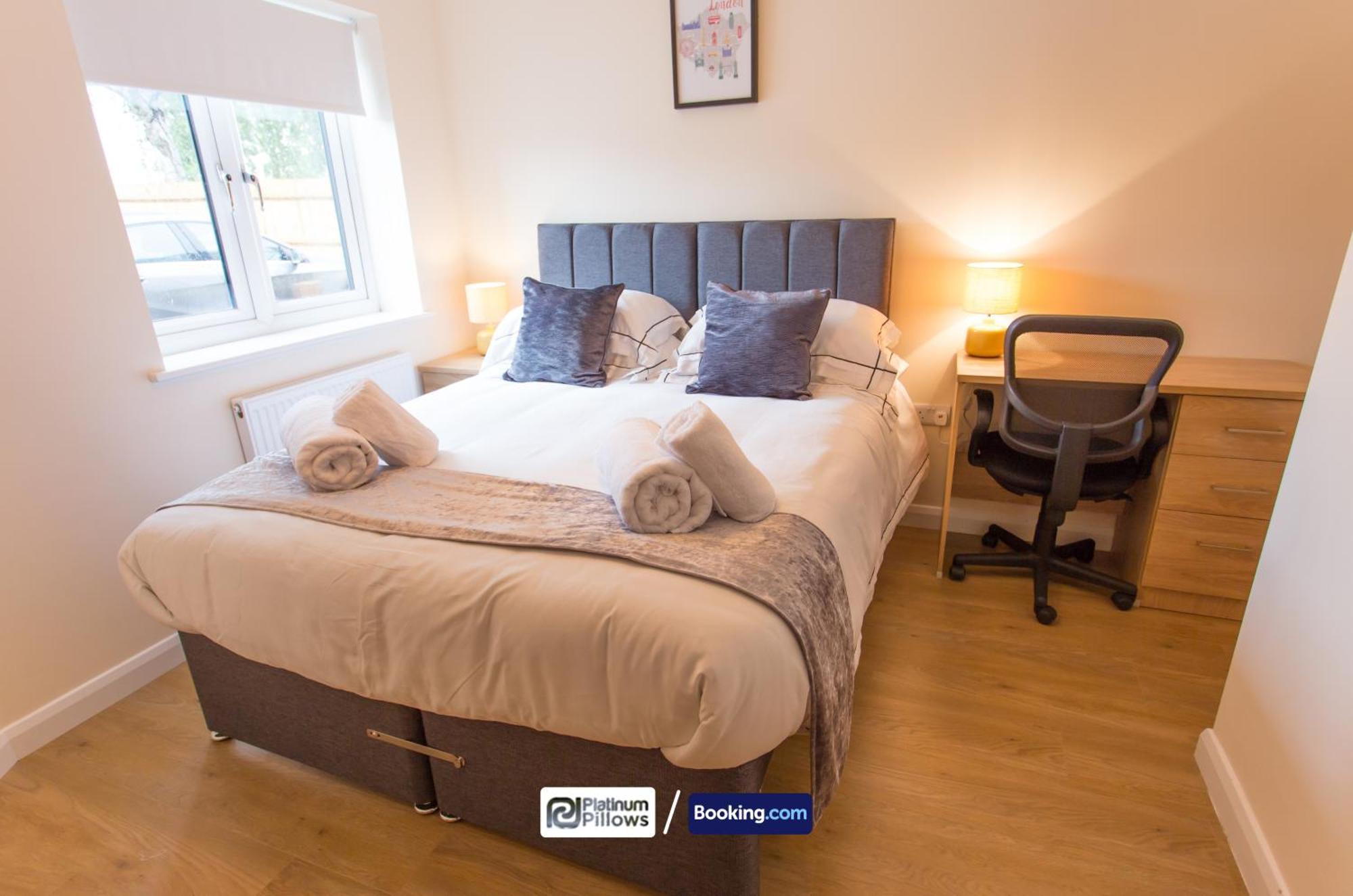 Modern 2 Bedroom Apartments, Near Headington Hospital, Families & Contractor With Parking