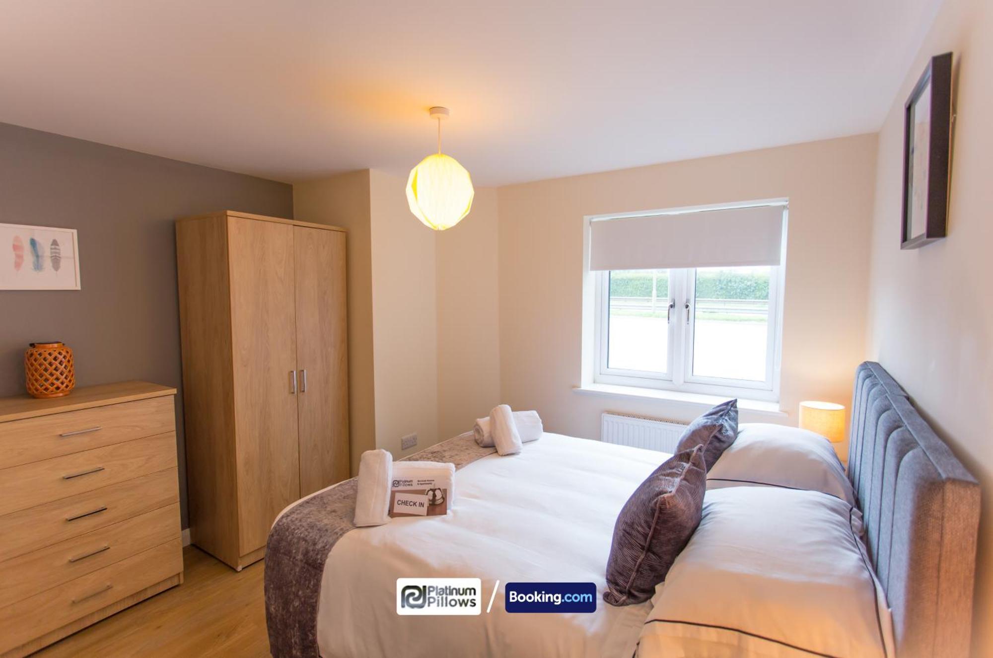Modern 2 Bedroom Apartments, Near Headington Hospital, Families & Contractor With Parking Appartement