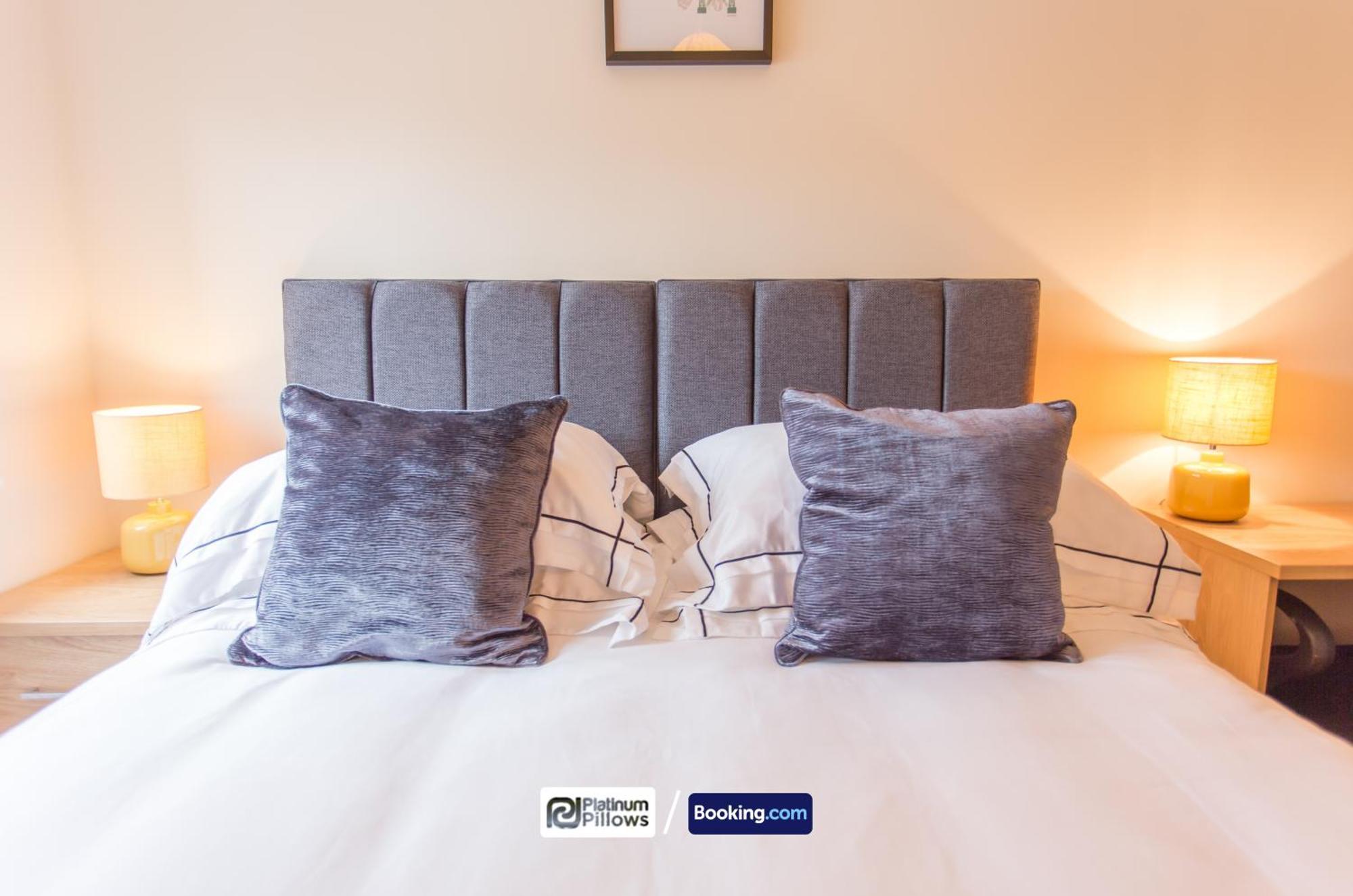 Modern 2 Bedroom Apartments, Near Headington Hospital, Families & Contractor With Parking *